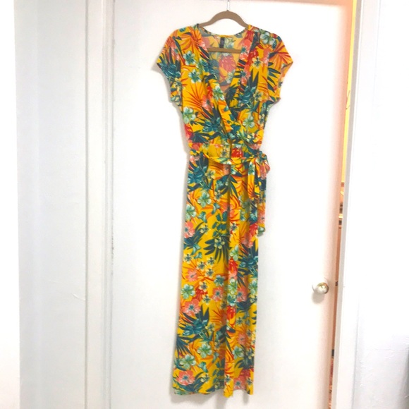 Dresses & Skirts - Womens Dress size large